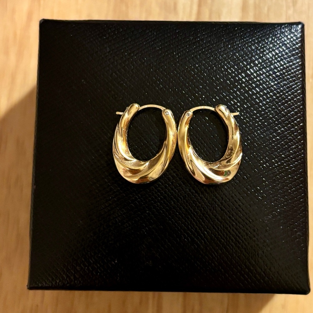 RH Macy & Co. Fine Jewelry Gold Hoops